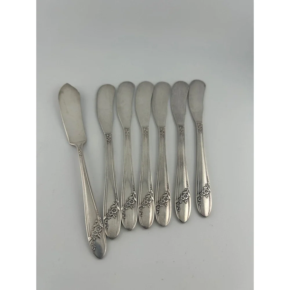 Set of 7 Vintage Oneida Community Tudor Plate Silver Plated Butter Knives Floral